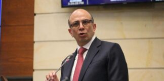 Carlos Camargo Assis resultó electo como el nuevo magistrado de la Corte Constitucional
