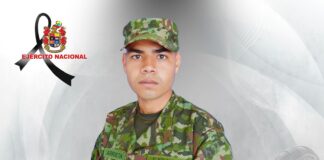 Un soldado perdió la vida y otro resultó herido, tras ser arrollados por delincuentes que hurtaron una camioneta