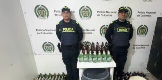 Siguen los operativos contra el licor adulterado: la Policía incautó varios litros de estas bebidas en el barrio Las Nieves