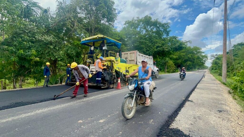 A buen ritmo avanza la construcción de la vía El Delirio – Varsovia en Sucre