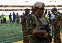 ¡Tragedia en Kenia! Por lo menos dos personas murieron en el funeral del ex primer ministro de esa nación