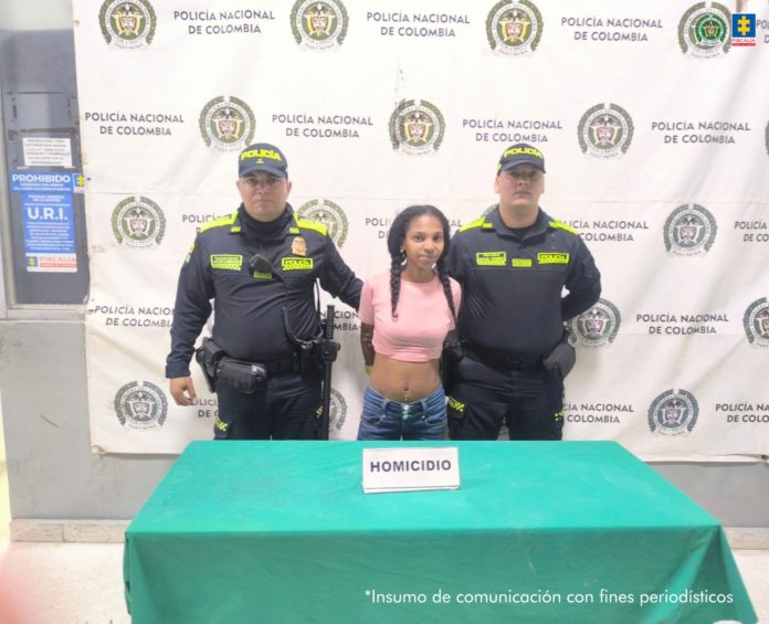 Asegurada-mujer-que-habria-asesinado-a-otra-persona-en-rina-696x565