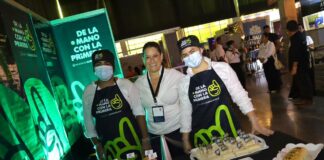 Beneficiarios de cursos de cocina y coctelería ‘De la Mano con la Primera’, presentes en Expodrinks 2025