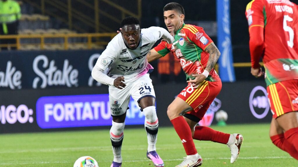 Con diez jugadores, Junior rescató un empate 1-1 con Fortaleza