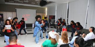 70 jóvenes protagonizan puesta en escena que promueve la salud mental preventiva en los atlanticenses
