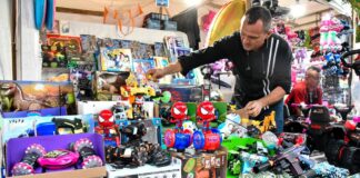 La feria del juguete del Cementerio Universal, una tradición que impulsa las compras navideñas en Barranquilla.