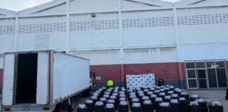 Incautadas 64.500 cajetillas de cigarrillos ocultas en caleta de un vehículo tipo furgón.