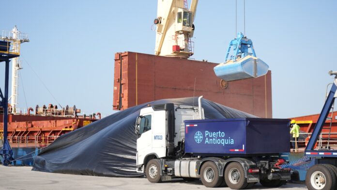 barco-puerto Antioquia