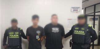 Capturan a dos personas y aprehenden a un menor cuando se movilizaban en una camioneta hurtada
