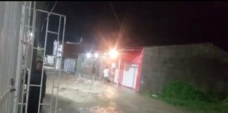 ¡Lluvias y disturbios en Soledad! Jóvenes se enfrentan a piedra mientras arroyos causan emergencias