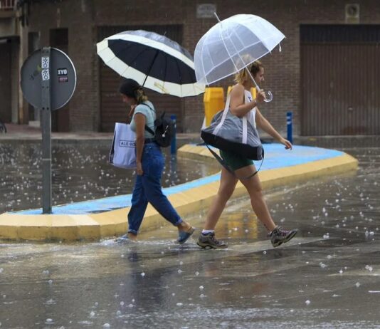 Fuerte temporal causa inundaciones y deja heridos en Tarragona, España