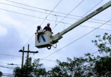 Instalan postes en el barrio Loma Fresca de Puerto Colombia