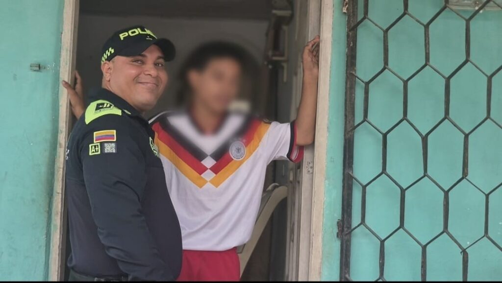 Un héroe vestido de azul: subintendente de la Policía rescató a un menor arrastrado por el arroyo salao, en Soledad